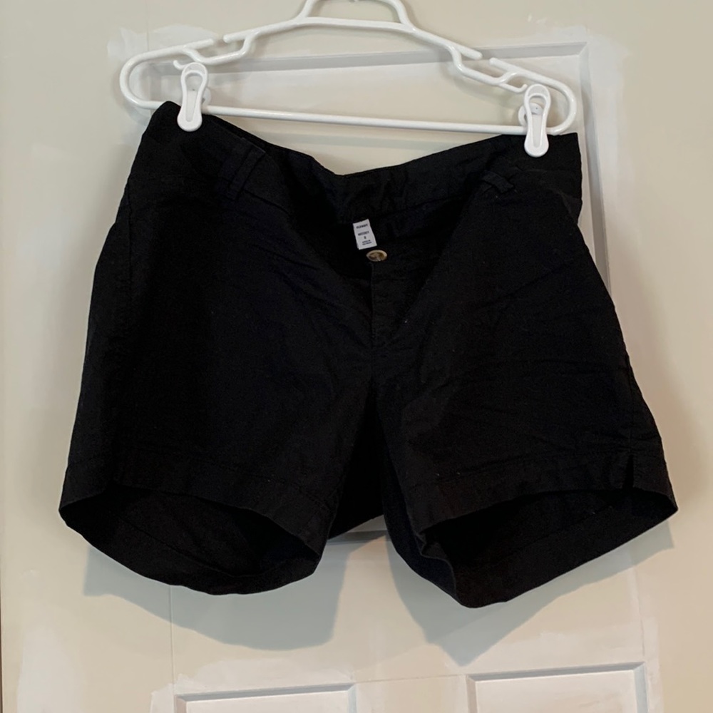 Old Navy side panel black maternity shorts size 8.